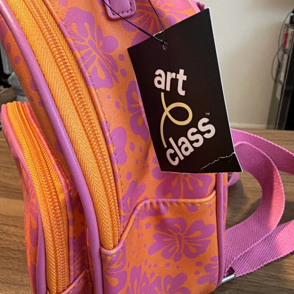 Sm Art Class Backpack - Picture 2 of 7